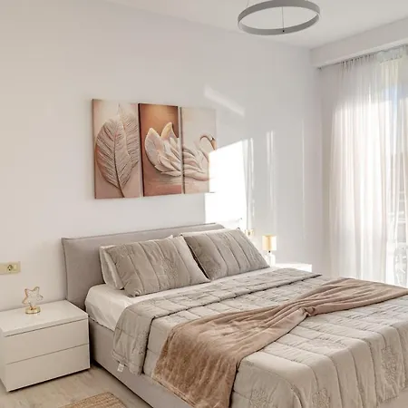 Quiet 1-bedroom New Building With View